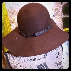 Floppy hat brown